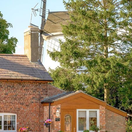 Saughall Mill Farm Cottage Chester Bagian luar foto