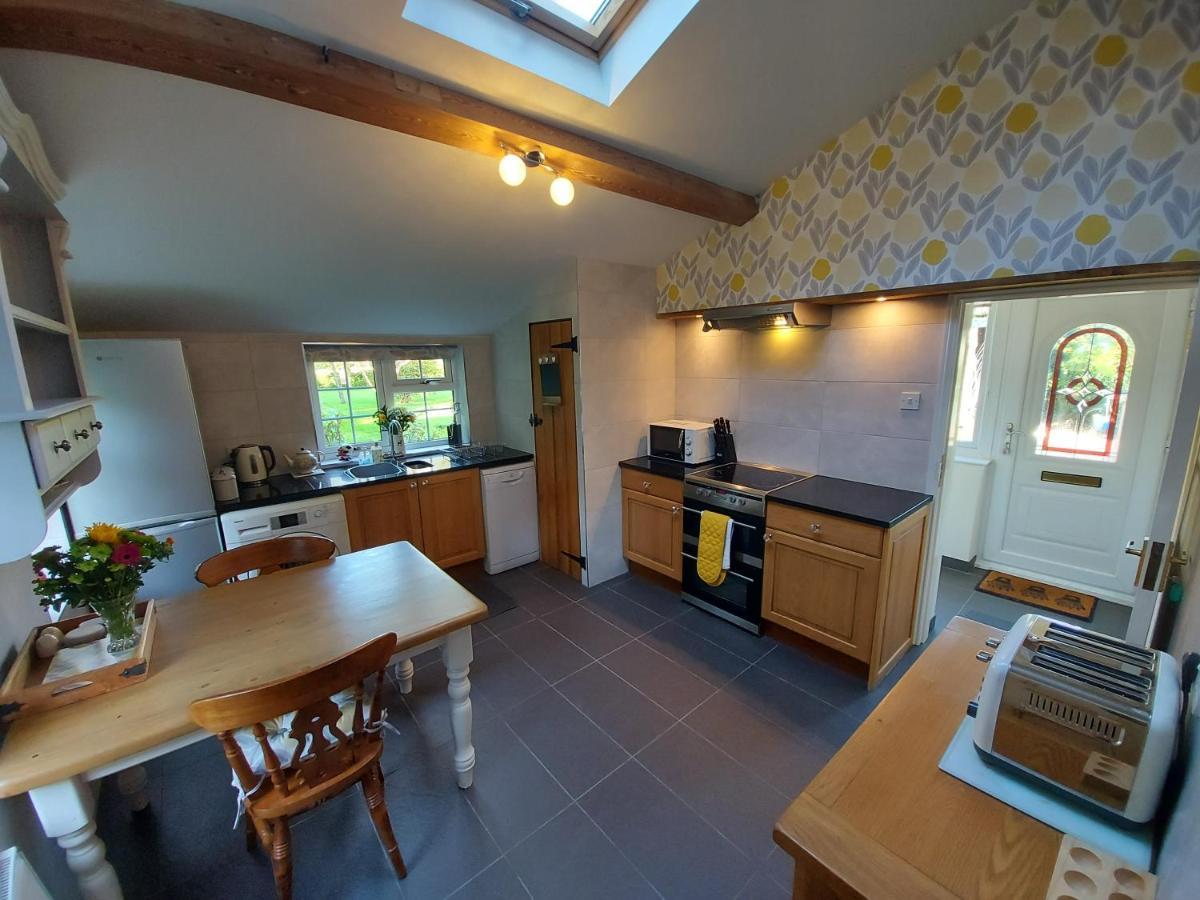 Saughall Mill Farm Cottage Chester Bagian luar foto