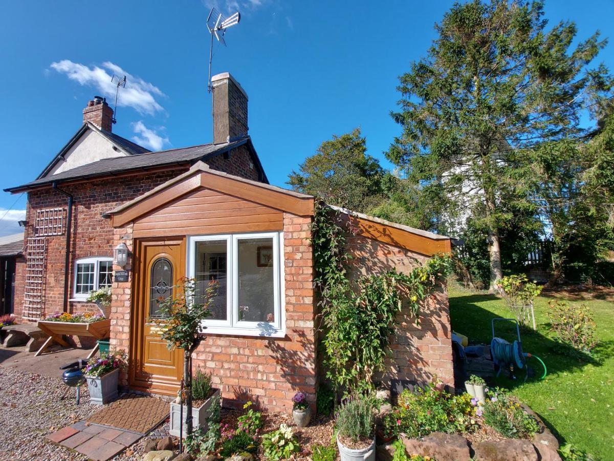 Saughall Mill Farm Cottage Chester Bagian luar foto